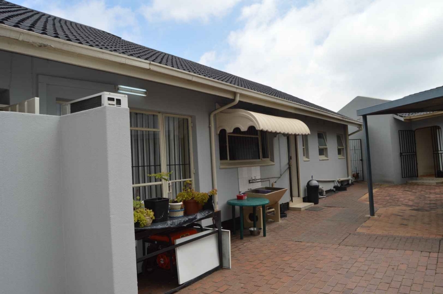 5 Bedroom Property for Sale in Brackendowns Gauteng