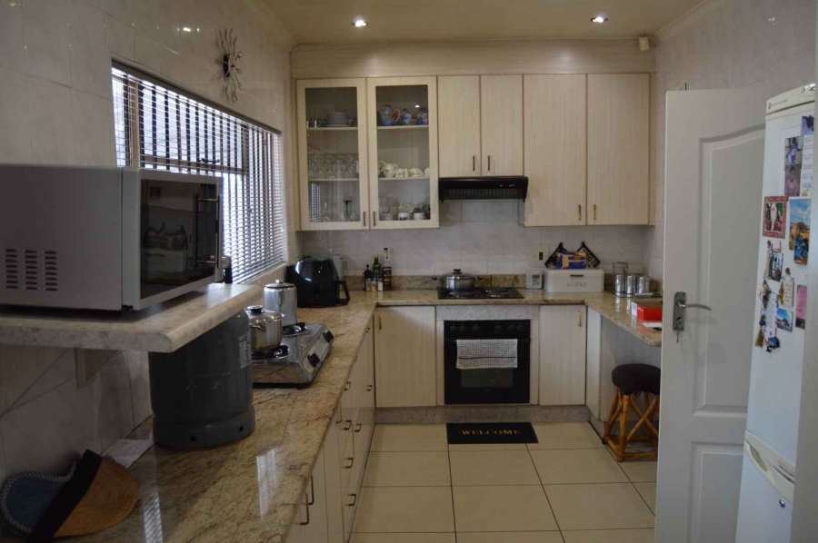 5 Bedroom Property for Sale in Brackendowns Gauteng