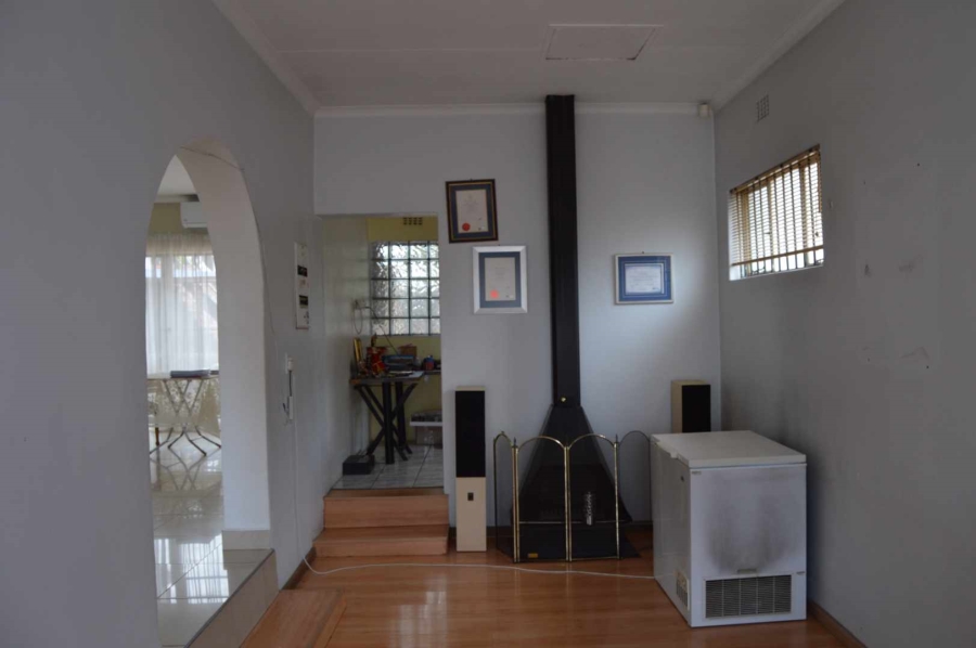 5 Bedroom Property for Sale in Brackendowns Gauteng