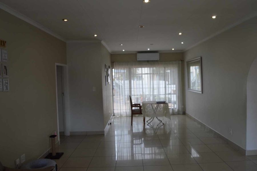 5 Bedroom Property for Sale in Brackendowns Gauteng