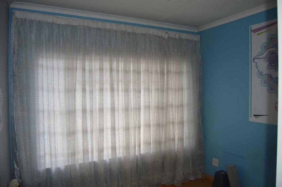 5 Bedroom Property for Sale in Brackendowns Gauteng