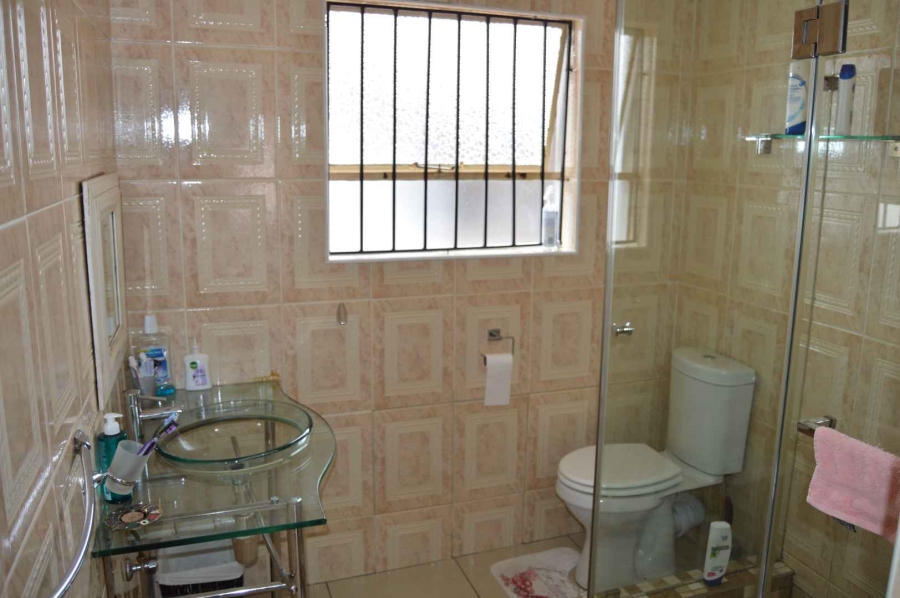 5 Bedroom Property for Sale in Brackendowns Gauteng