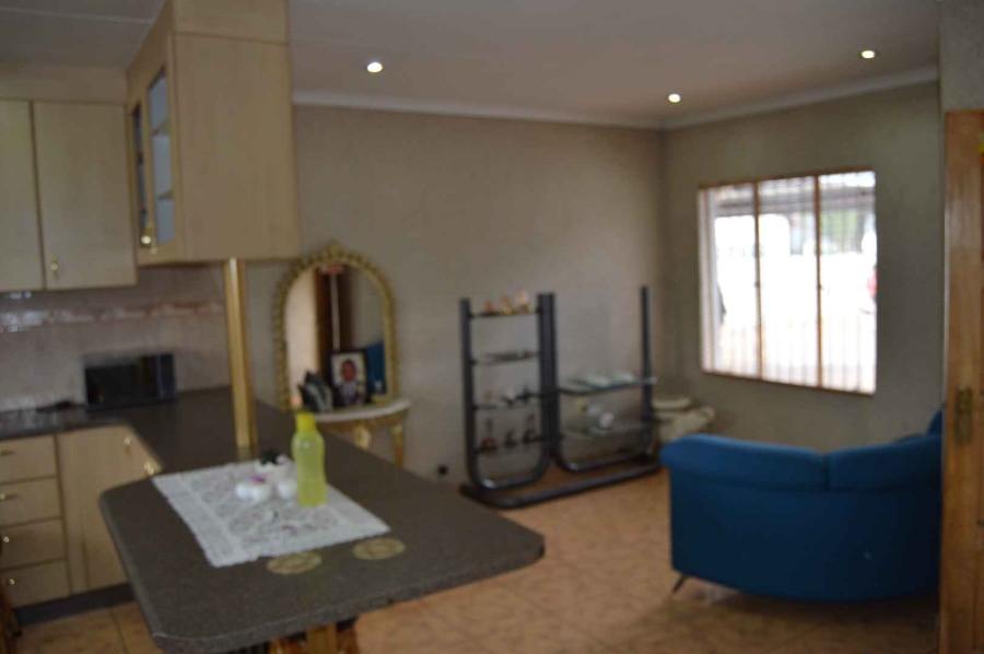 5 Bedroom Property for Sale in Brackendowns Gauteng
