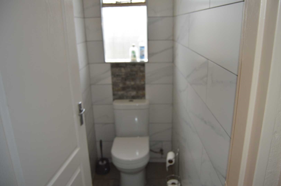 5 Bedroom Property for Sale in Brackendowns Gauteng