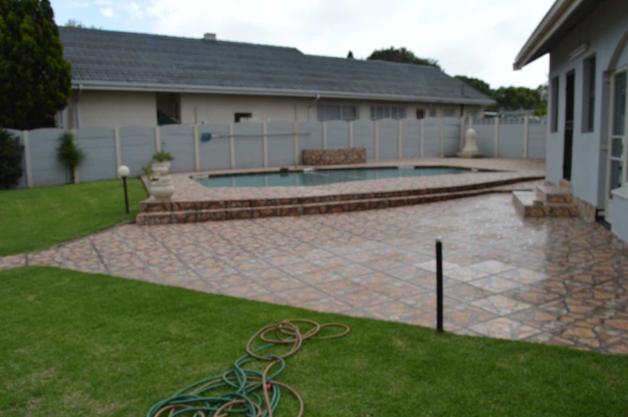 5 Bedroom Property for Sale in Brackendowns Gauteng