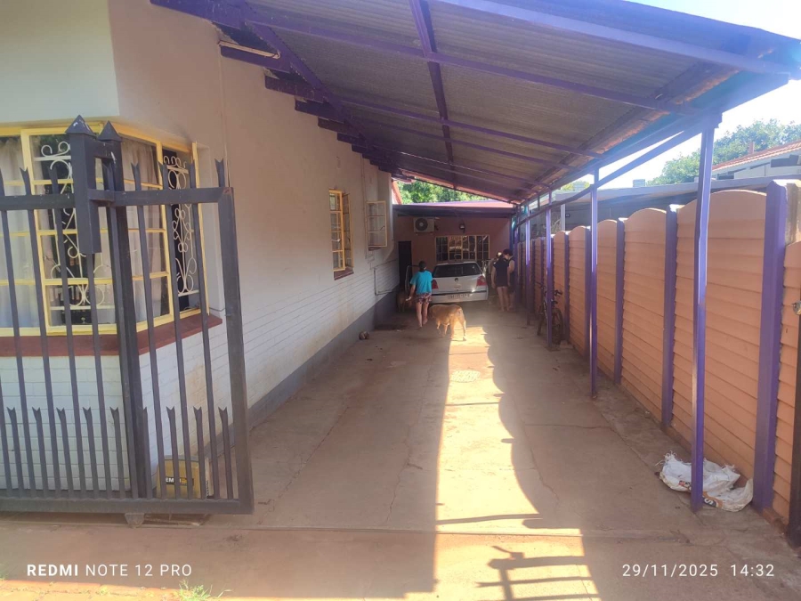 3 Bedroom Property for Sale in Mountain View Gauteng