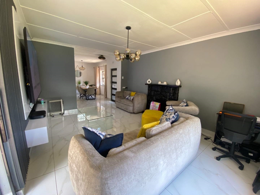 3 Bedroom Property for Sale in Mondeor Gauteng