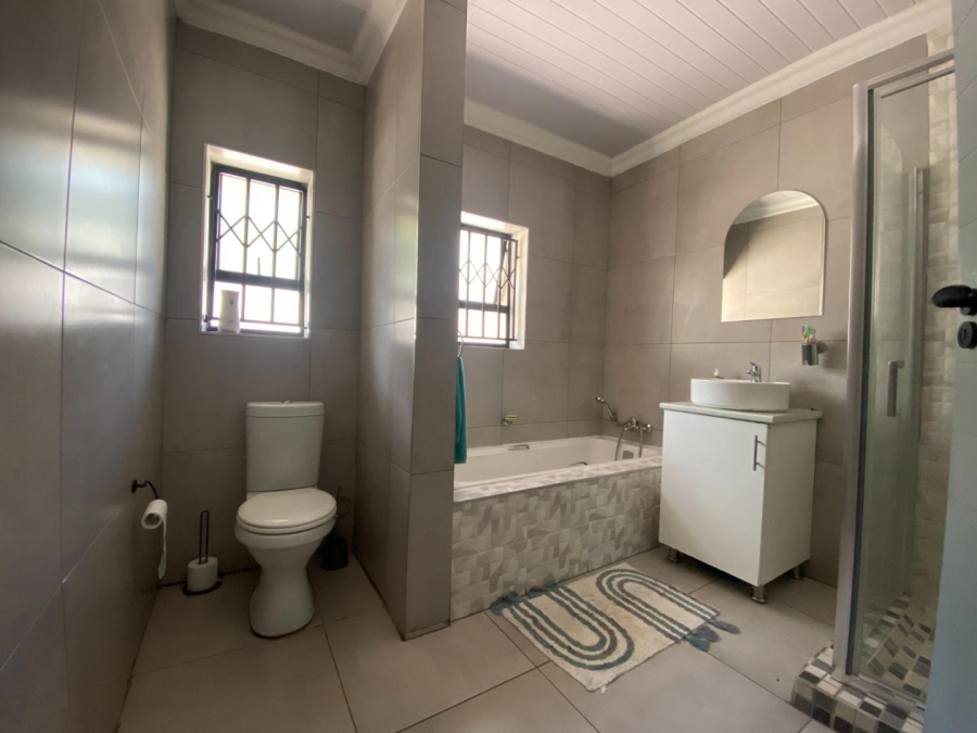 3 Bedroom Property for Sale in Mondeor Gauteng