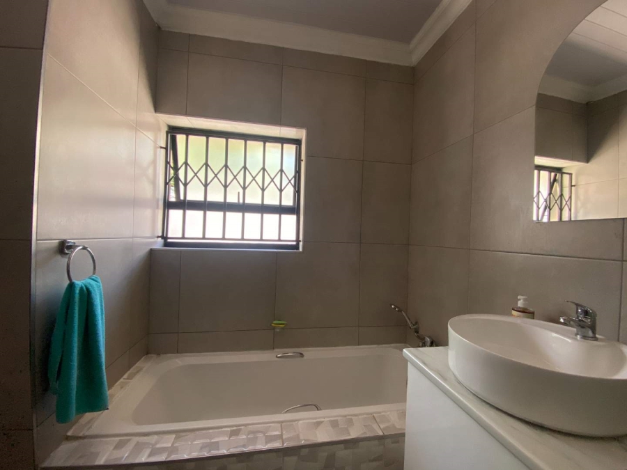 3 Bedroom Property for Sale in Mondeor Gauteng