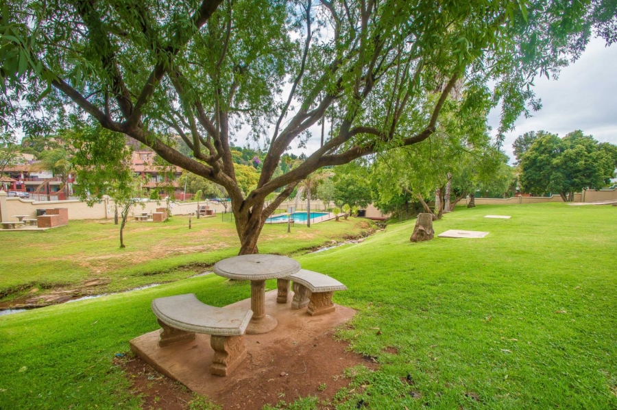 To Let 2 Bedroom Property for Rent in Helderkruin Gauteng