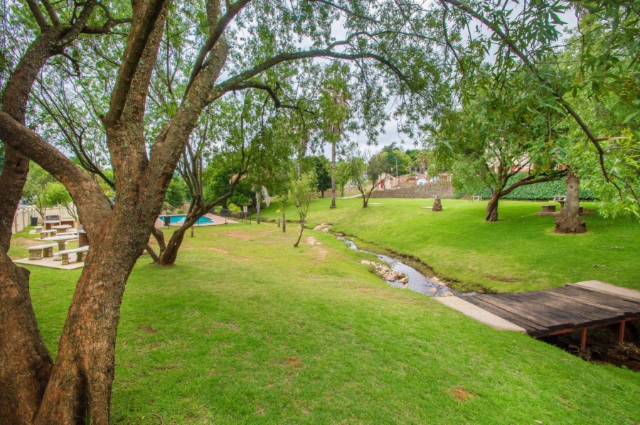 To Let 2 Bedroom Property for Rent in Helderkruin Gauteng