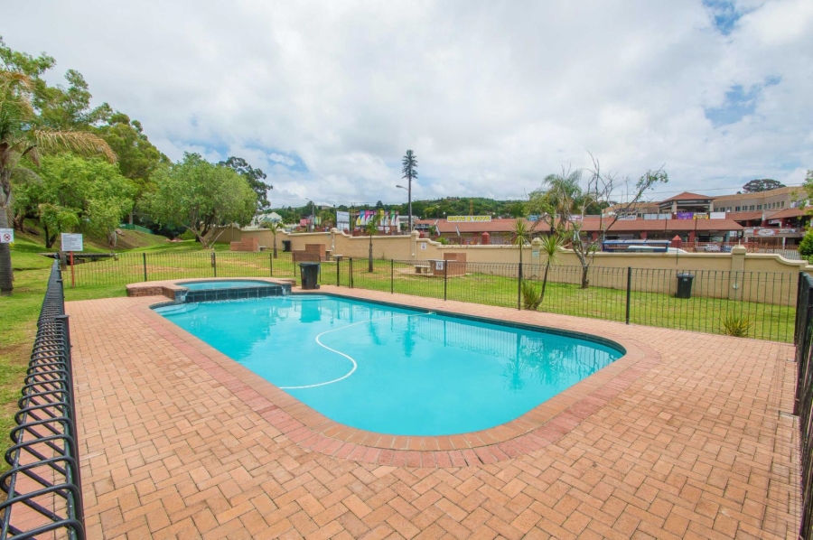To Let 2 Bedroom Property for Rent in Helderkruin Gauteng