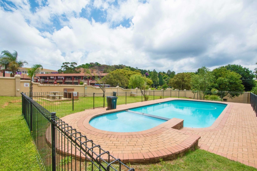 To Let 2 Bedroom Property for Rent in Helderkruin Gauteng