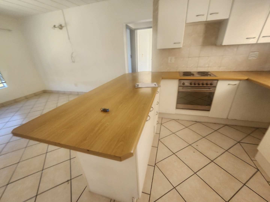 To Let 2 Bedroom Property for Rent in Helderkruin Gauteng