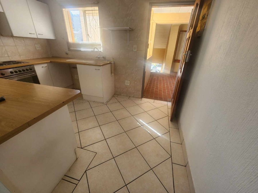 To Let 2 Bedroom Property for Rent in Helderkruin Gauteng