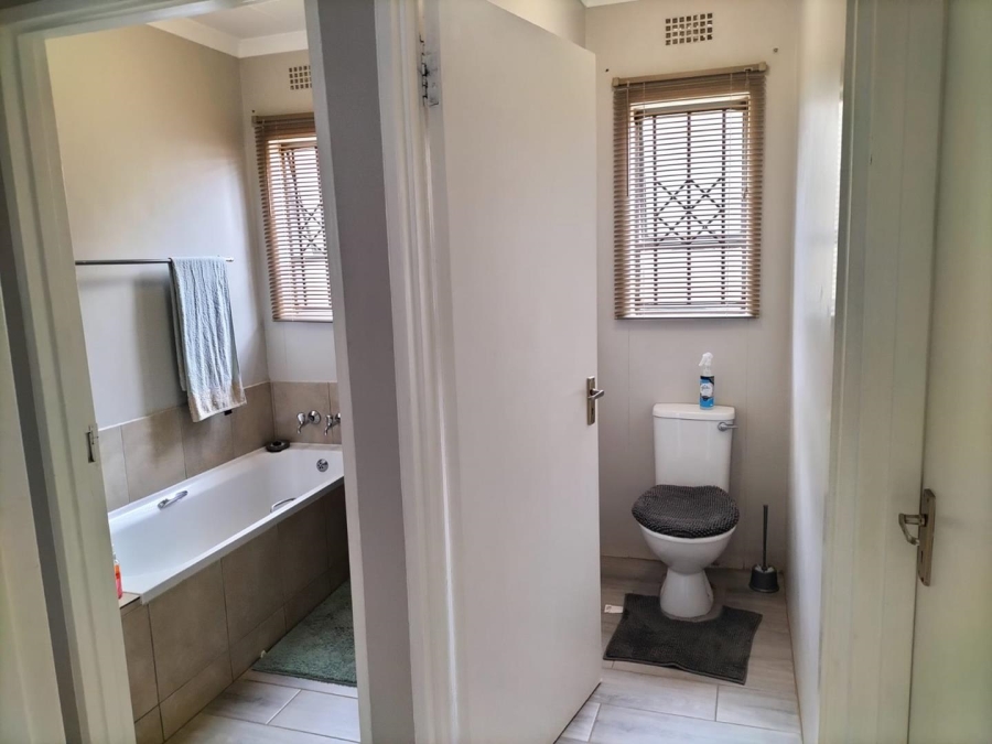 3 Bedroom Property for Sale in Clayville Gauteng