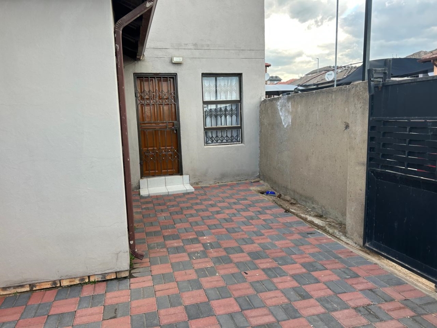 2 Bedroom Property for Sale in Clayville Gauteng