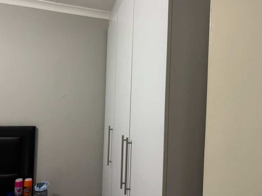 2 Bedroom Property for Sale in Clayville Gauteng