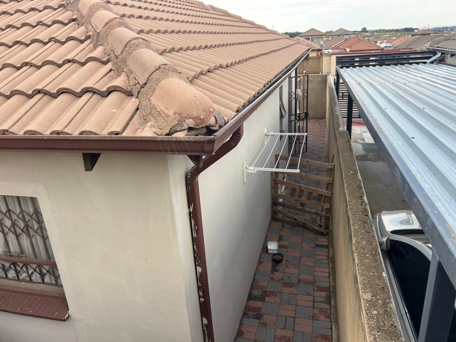 2 Bedroom Property for Sale in Clayville Gauteng