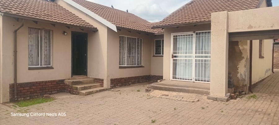 3 Bedroom Property for Sale in Kagiso Gauteng