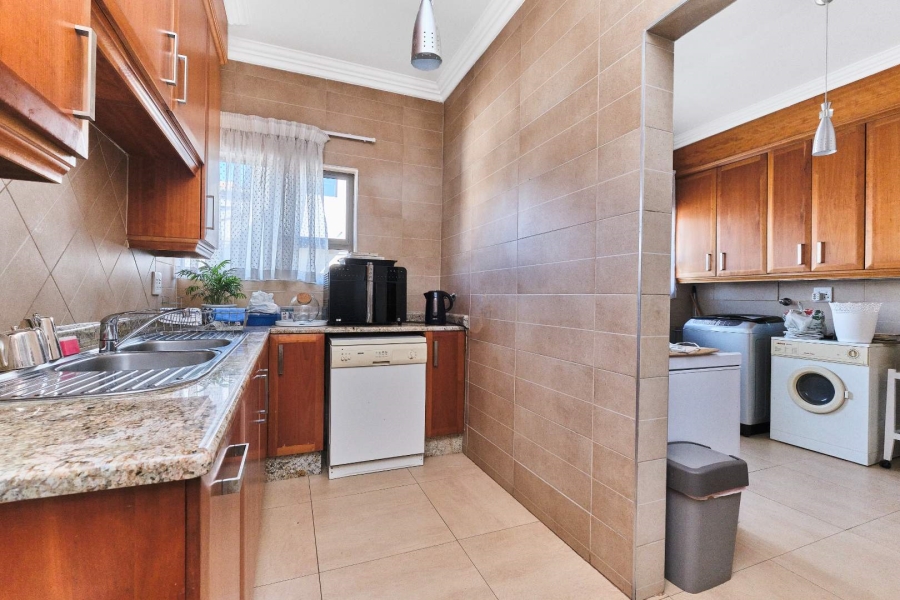 5 Bedroom Property for Sale in Featherbrooke Estate Gauteng