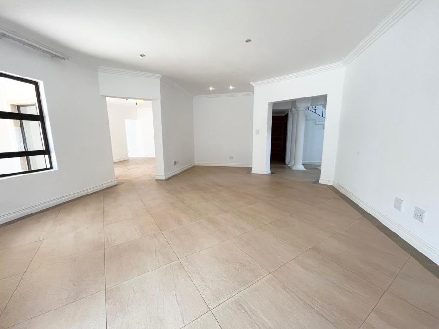 5 Bedroom Property for Sale in Featherbrooke Estate Gauteng