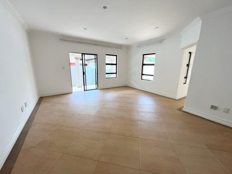 5 Bedroom Property for Sale in Featherbrooke Estate Gauteng