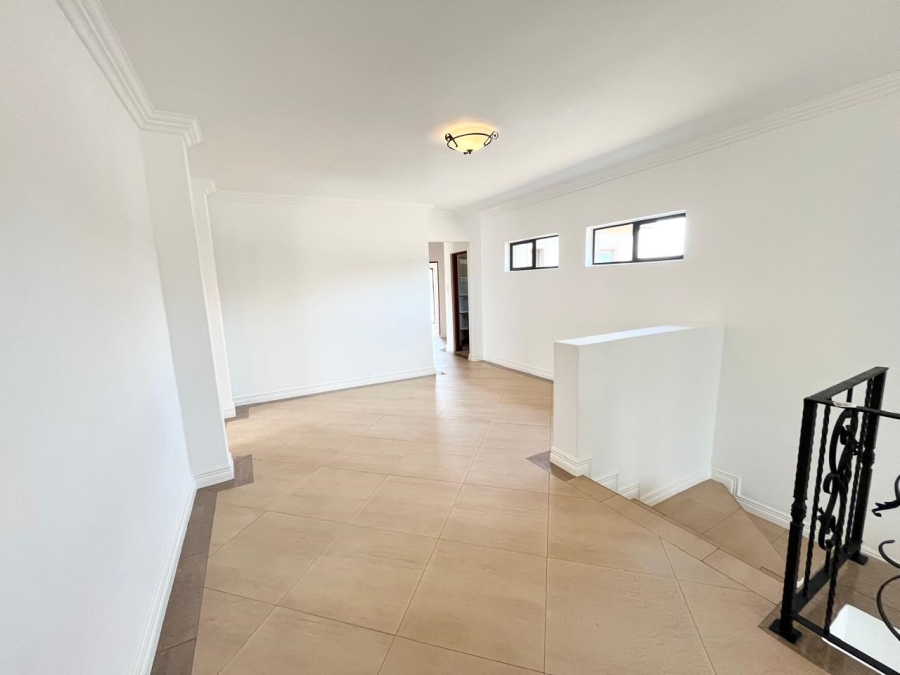5 Bedroom Property for Sale in Featherbrooke Estate Gauteng