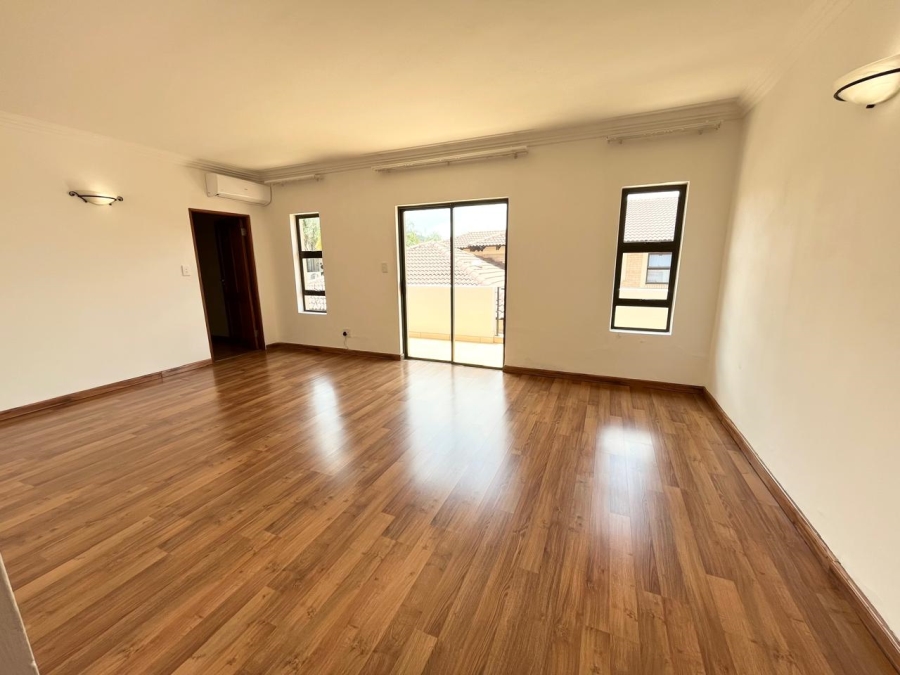 5 Bedroom Property for Sale in Featherbrooke Estate Gauteng