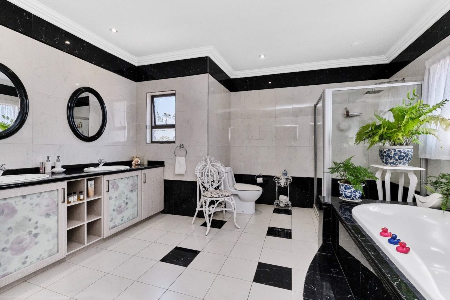 5 Bedroom Property for Sale in Featherbrooke Estate Gauteng