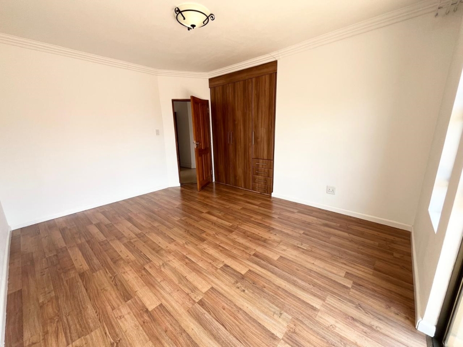 5 Bedroom Property for Sale in Featherbrooke Estate Gauteng