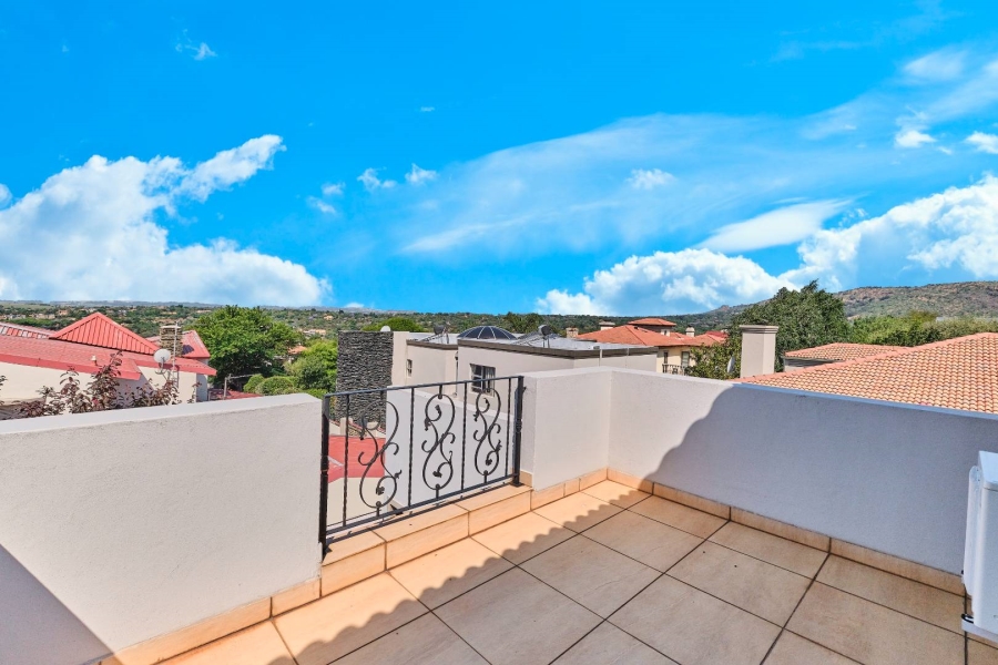 5 Bedroom Property for Sale in Featherbrooke Estate Gauteng
