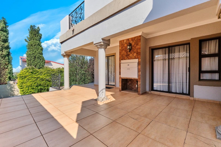 5 Bedroom Property for Sale in Featherbrooke Estate Gauteng