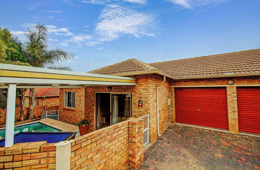 3 Bedroom Property for Sale in Wilgeheuwel Gauteng