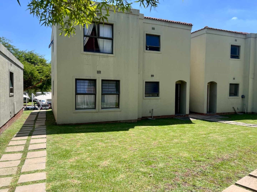 2 Bedroom Property for Sale in Broadacres Gauteng