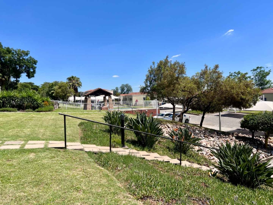 2 Bedroom Property for Sale in Broadacres Gauteng