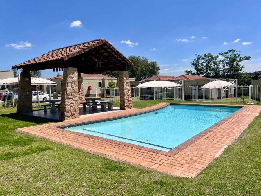 2 Bedroom Property for Sale in Broadacres Gauteng