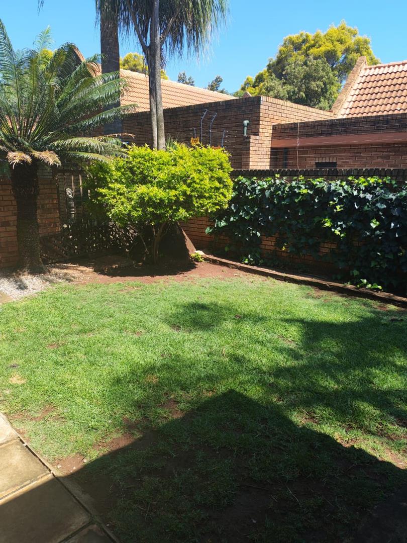 2 Bedroom Property for Sale in Eldoraigne Gauteng