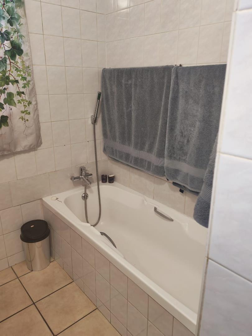 2 Bedroom Property for Sale in Eldoraigne Gauteng