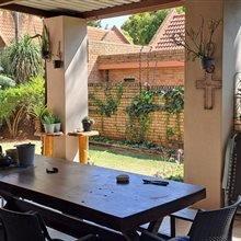 2 Bedroom Property for Sale in Eldoraigne Gauteng