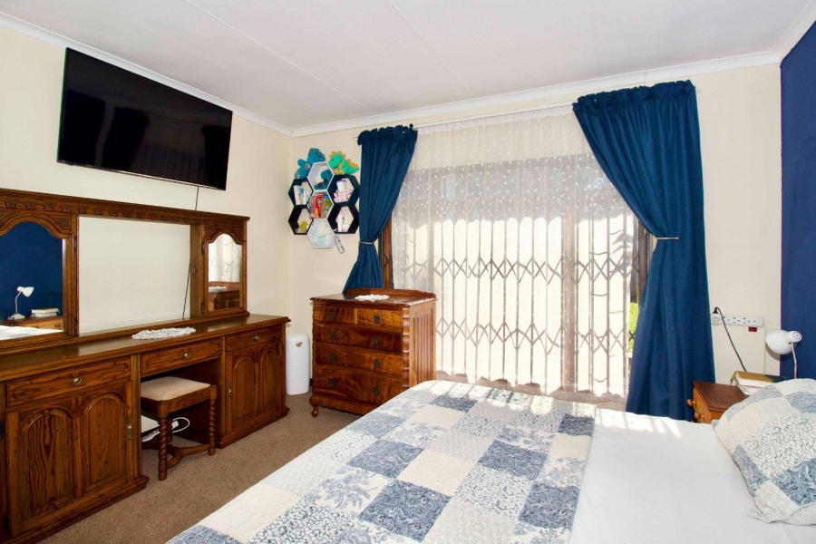 3 Bedroom Property for Sale in Die Hoewes Gauteng