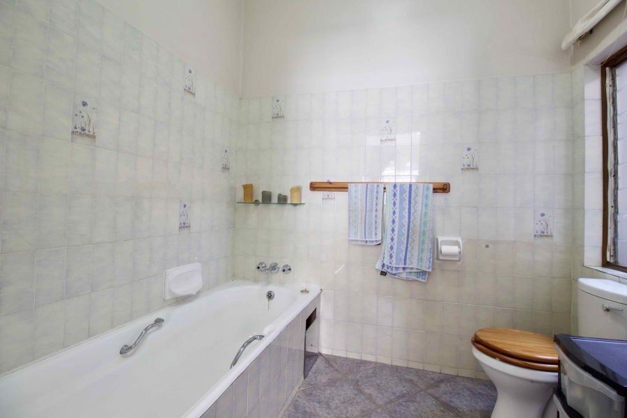 3 Bedroom Property for Sale in Die Hoewes Gauteng