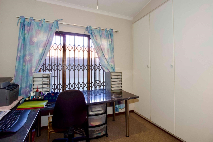 3 Bedroom Property for Sale in Die Hoewes Gauteng