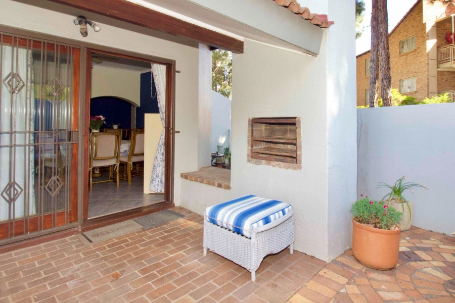 3 Bedroom Property for Sale in Die Hoewes Gauteng