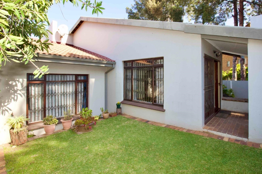 3 Bedroom Property for Sale in Die Hoewes Gauteng