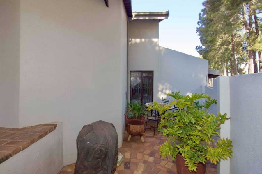 3 Bedroom Property for Sale in Die Hoewes Gauteng