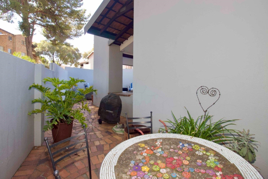 3 Bedroom Property for Sale in Die Hoewes Gauteng