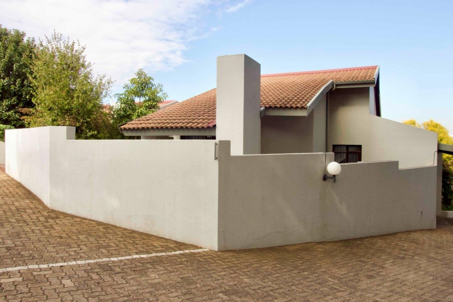 3 Bedroom Property for Sale in Die Hoewes Gauteng