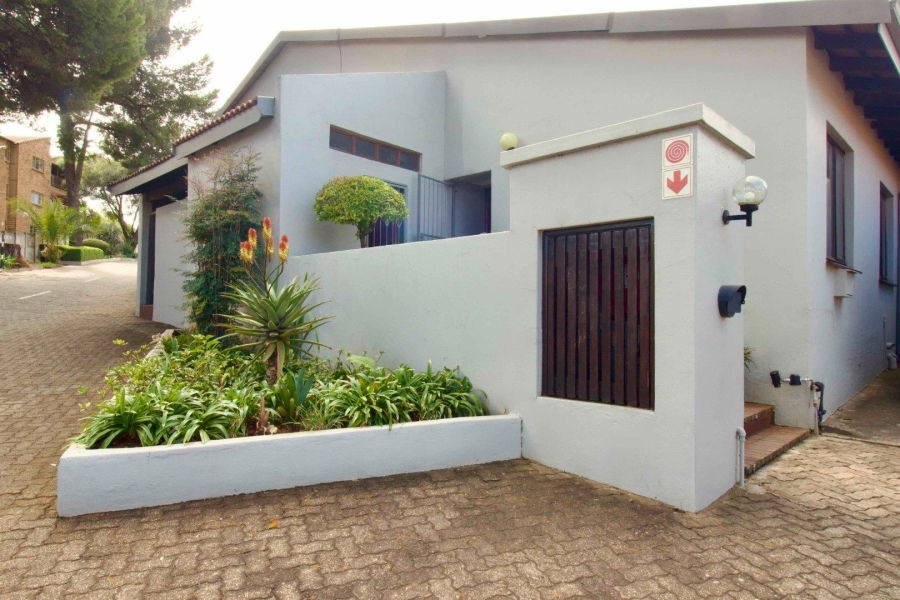 3 Bedroom Property for Sale in Die Hoewes Gauteng