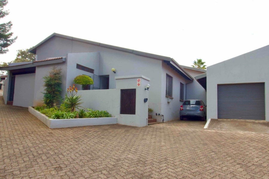 3 Bedroom Property for Sale in Die Hoewes Gauteng